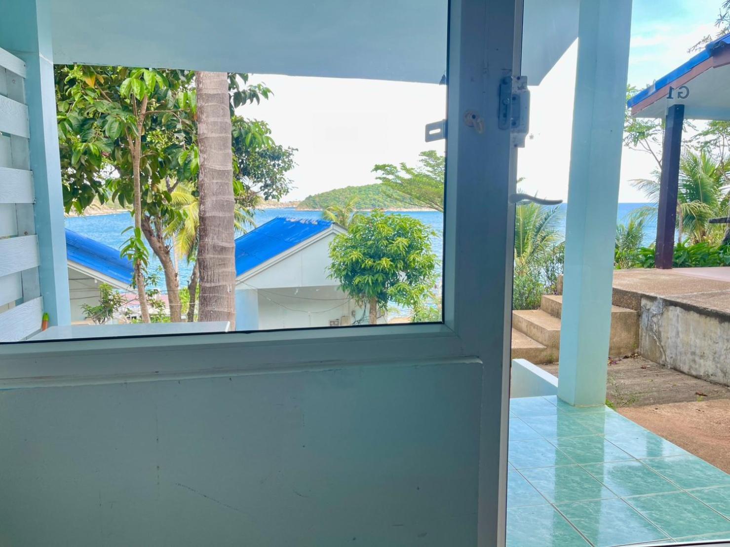 Naiharn On The Rock Phuket सहारा